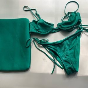 TRIANGL sparkly green set